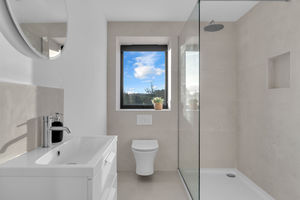 Photo 25- click for photo gallery